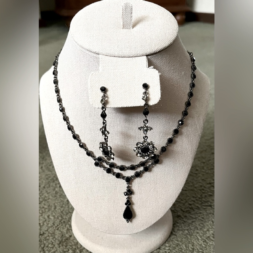 Necklace/earring set fashion jewelry vintage